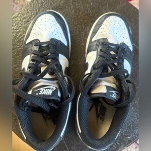 Nike Woman Black and White Athletic Sneakers